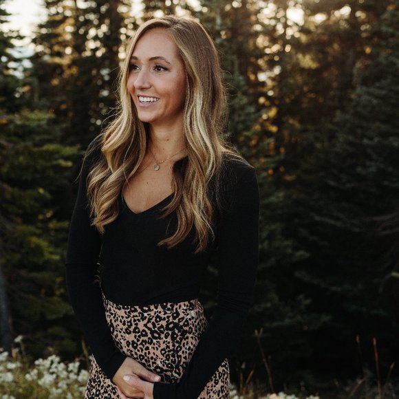 Meet your Posher, Courtney - Picture 1 of 1